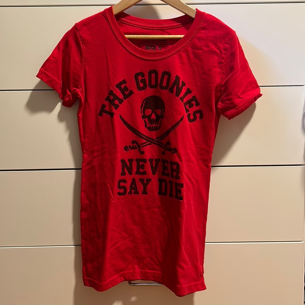 The Goonies never say die red tshirt lootcrate exclusive size small